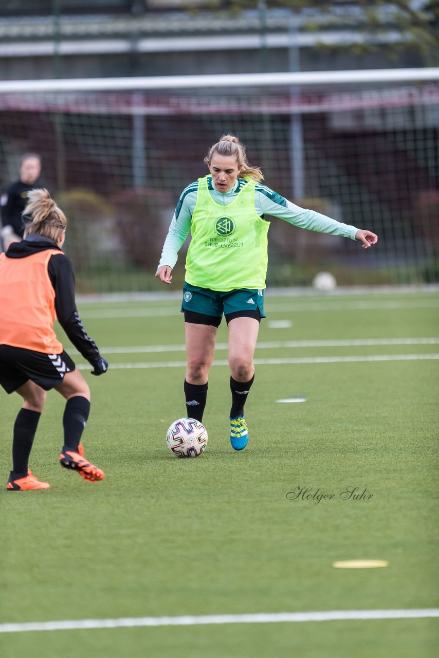 Bild 347 - Co-Trainerin der Frauen Nationalmannschaft Britta Carlson in Wahlstedt